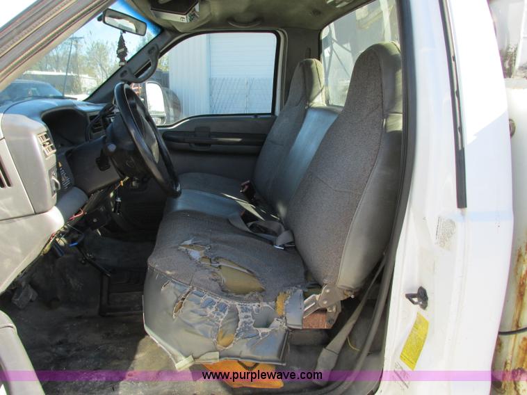 image for item J8746 2002 Ford F550 Super Duty XL bucket truck