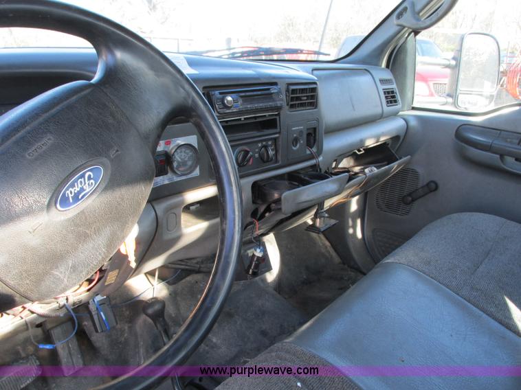 image for item J8746 2002 Ford F550 Super Duty XL bucket truck