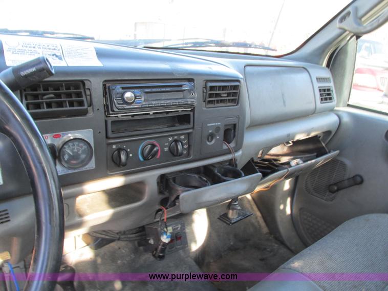 image for item J8746 2002 Ford F550 Super Duty XL bucket truck