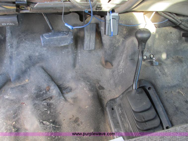 image for item J8746 2002 Ford F550 Super Duty XL bucket truck