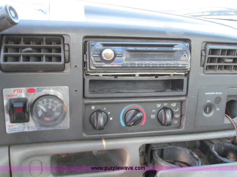 image for item J8746 2002 Ford F550 Super Duty XL bucket truck