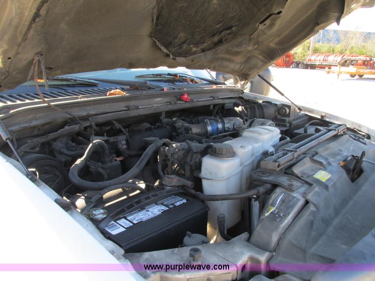 image for item J8746 2002 Ford F550 Super Duty XL bucket truck