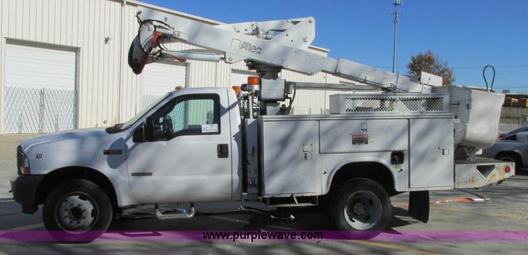 image for item J8747 2003 Ford F550 Super Duty XL bucket truck