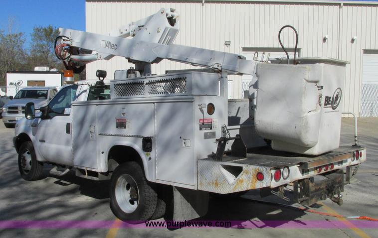 image for item J8747 2003 Ford F550 Super Duty XL bucket truck