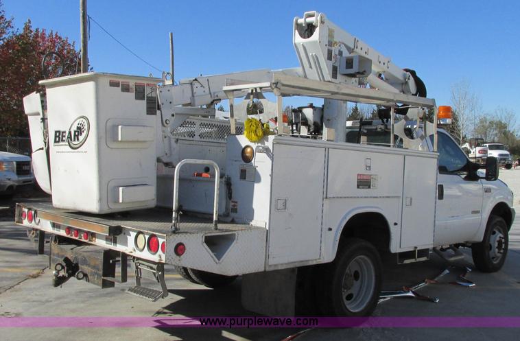 image for item J8747 2003 Ford F550 Super Duty XL bucket truck