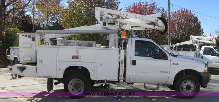 image for item J8747 2003 Ford F550 Super Duty XL bucket truck