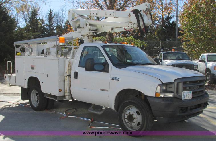 image for item J8747 2003 Ford F550 Super Duty XL bucket truck