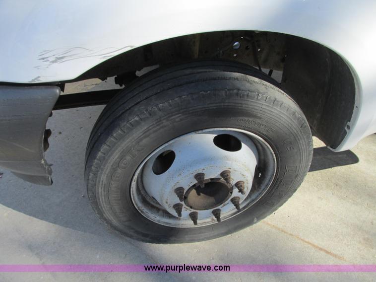 image for item J8747 2003 Ford F550 Super Duty XL bucket truck
