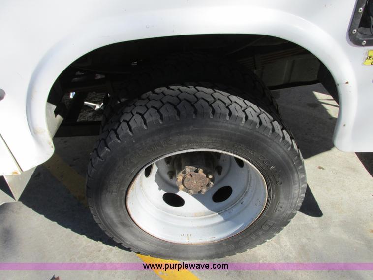 image for item J8747 2003 Ford F550 Super Duty XL bucket truck