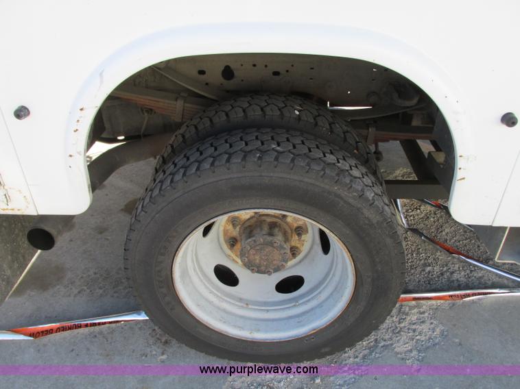 image for item J8747 2003 Ford F550 Super Duty XL bucket truck