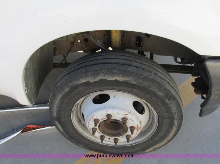 image for item J8747 2003 Ford F550 Super Duty XL bucket truck