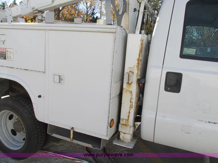 image for item J8747 2003 Ford F550 Super Duty XL bucket truck