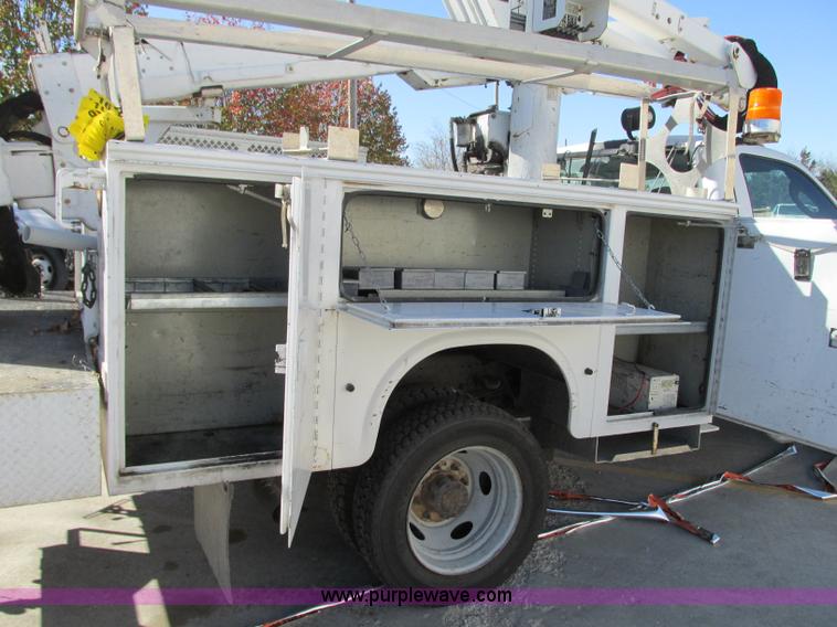 image for item J8747 2003 Ford F550 Super Duty XL bucket truck