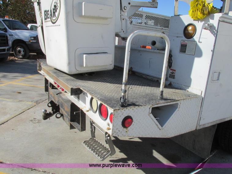 image for item J8747 2003 Ford F550 Super Duty XL bucket truck