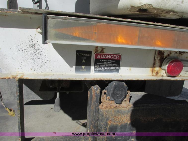 image for item J8747 2003 Ford F550 Super Duty XL bucket truck