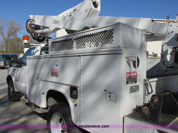 image for item J8747 2003 Ford F550 Super Duty XL bucket truck