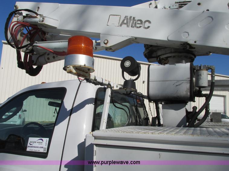 image for item J8747 2003 Ford F550 Super Duty XL bucket truck