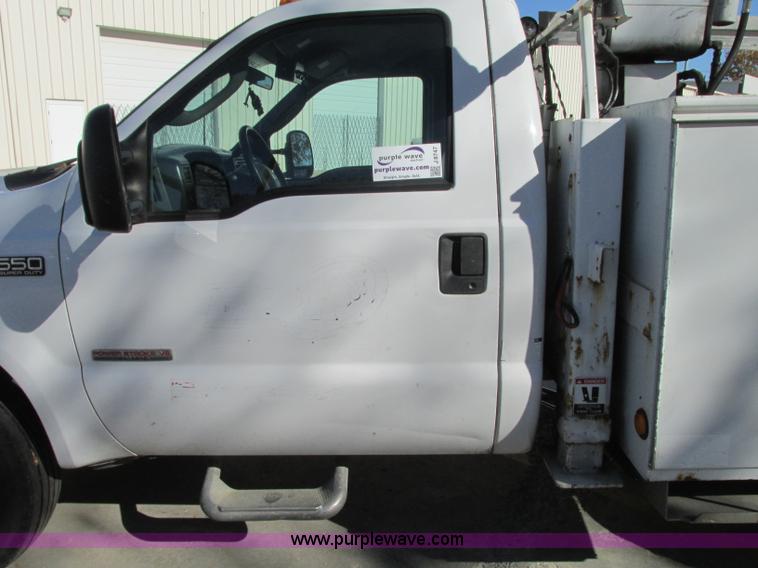 image for item J8747 2003 Ford F550 Super Duty XL bucket truck