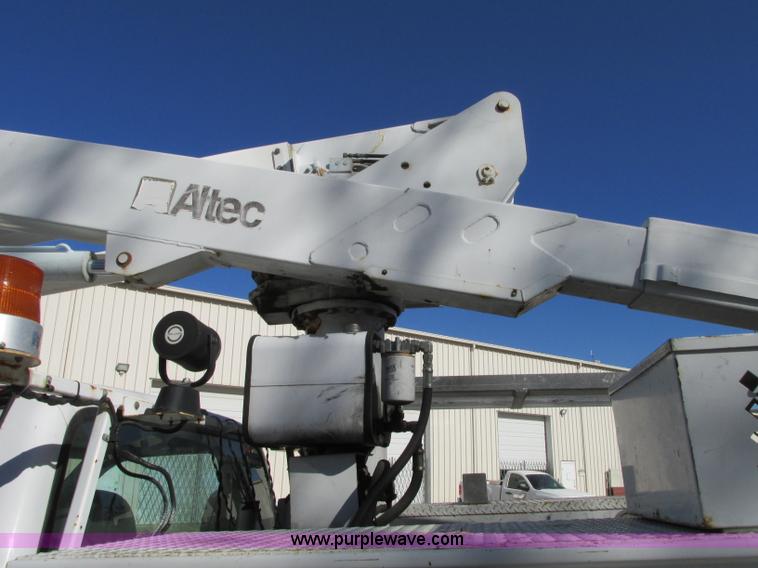 image for item J8747 2003 Ford F550 Super Duty XL bucket truck