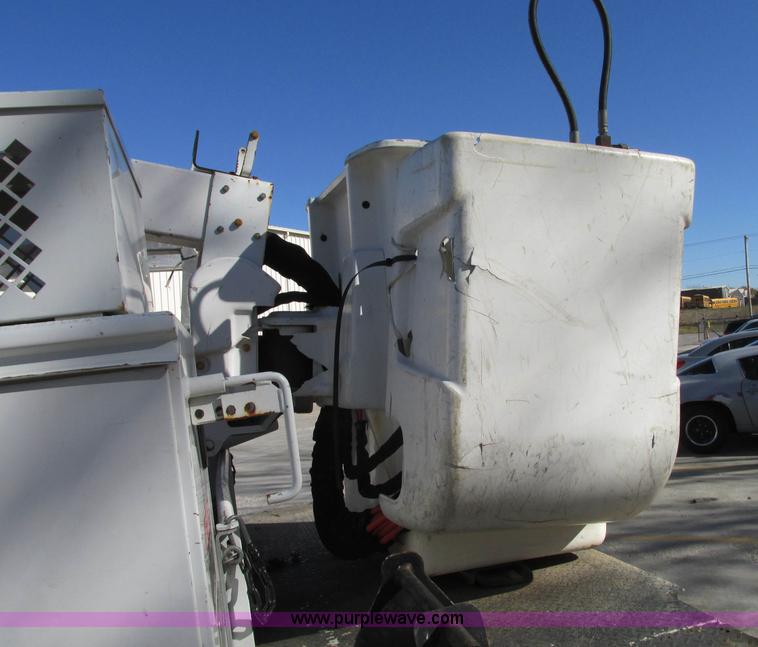 image for item J8747 2003 Ford F550 Super Duty XL bucket truck
