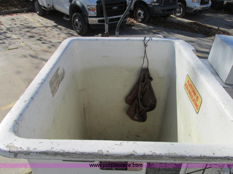 image for item J8747 2003 Ford F550 Super Duty XL bucket truck