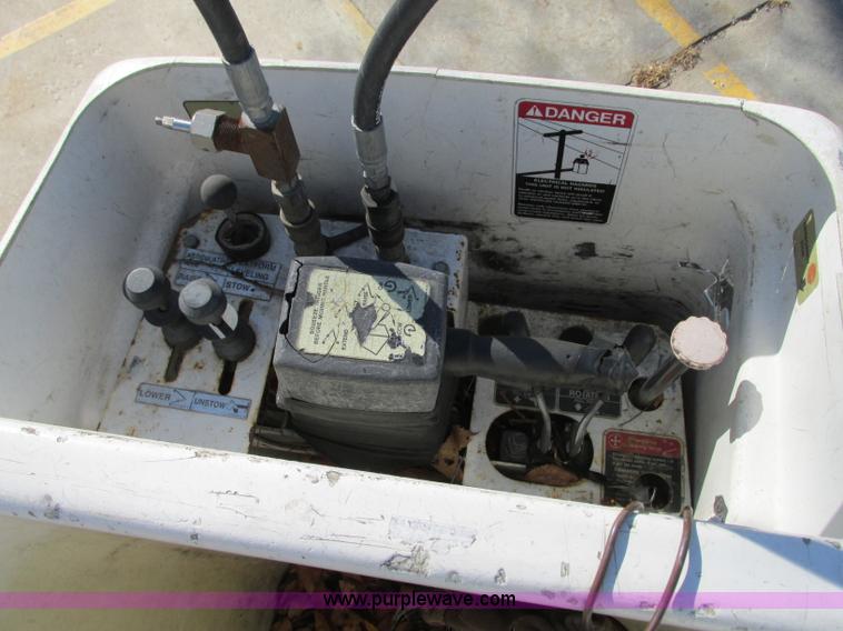 image for item J8747 2003 Ford F550 Super Duty XL bucket truck