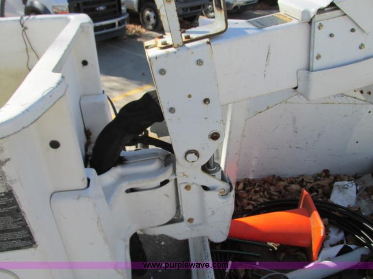 image for item J8747 2003 Ford F550 Super Duty XL bucket truck