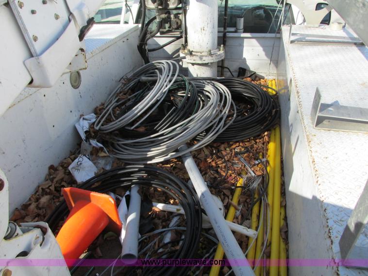 image for item J8747 2003 Ford F550 Super Duty XL bucket truck