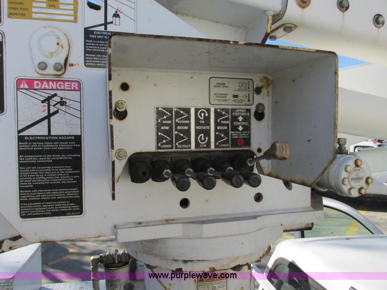 image for item J8747 2003 Ford F550 Super Duty XL bucket truck