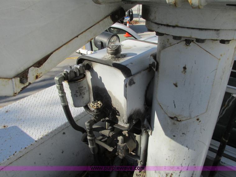 image for item J8747 2003 Ford F550 Super Duty XL bucket truck