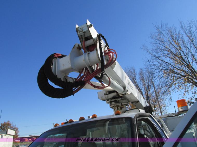 image for item J8747 2003 Ford F550 Super Duty XL bucket truck