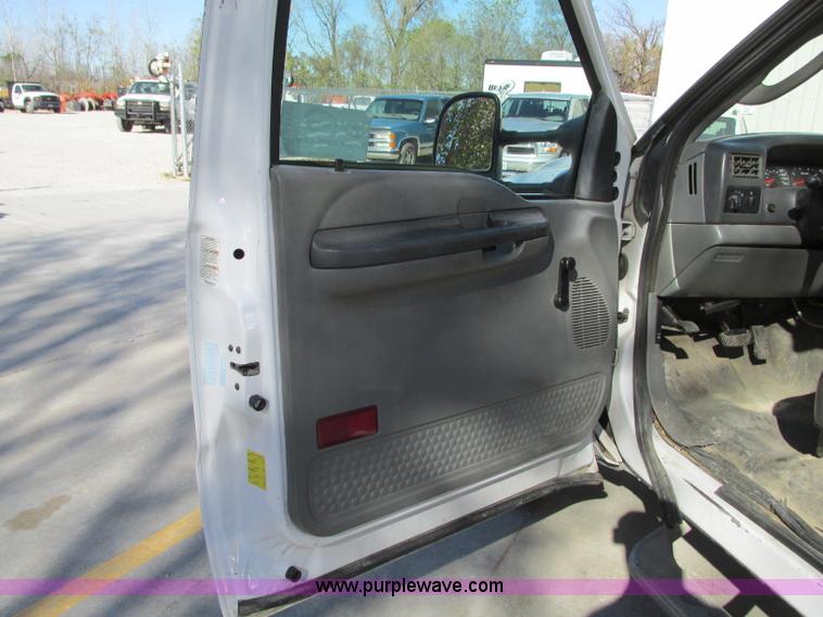 image for item J8747 2003 Ford F550 Super Duty XL bucket truck