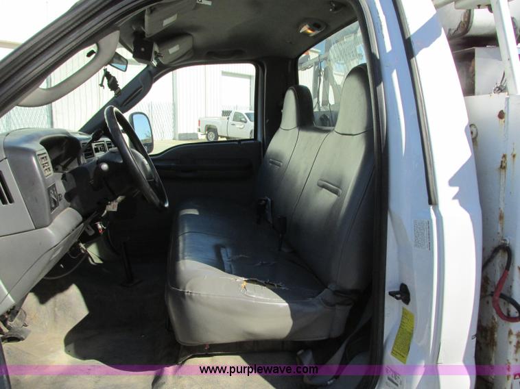 image for item J8747 2003 Ford F550 Super Duty XL bucket truck