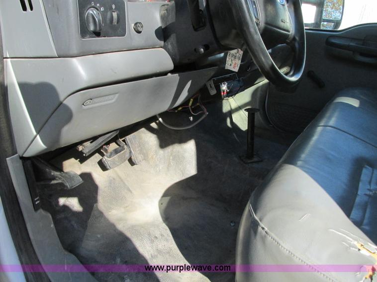 image for item J8747 2003 Ford F550 Super Duty XL bucket truck