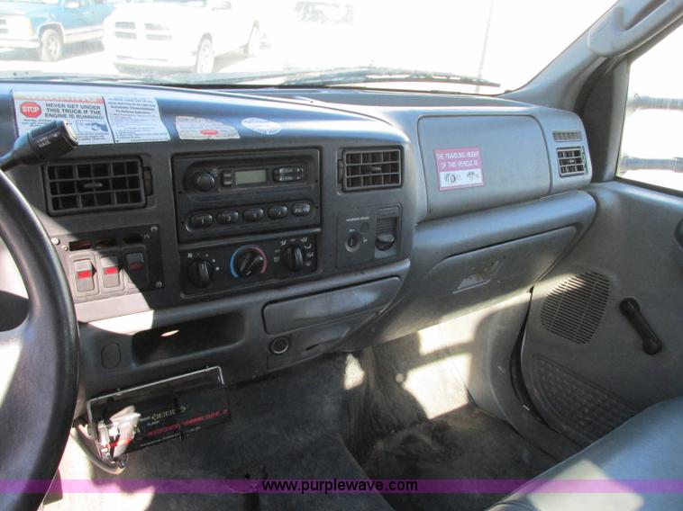 image for item J8747 2003 Ford F550 Super Duty XL bucket truck