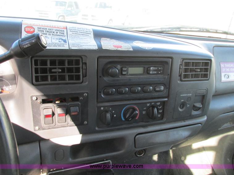 image for item J8747 2003 Ford F550 Super Duty XL bucket truck