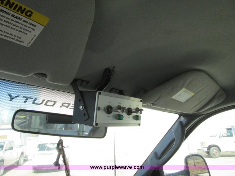 image for item J8747 2003 Ford F550 Super Duty XL bucket truck