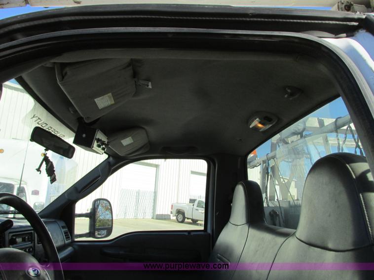 image for item J8747 2003 Ford F550 Super Duty XL bucket truck