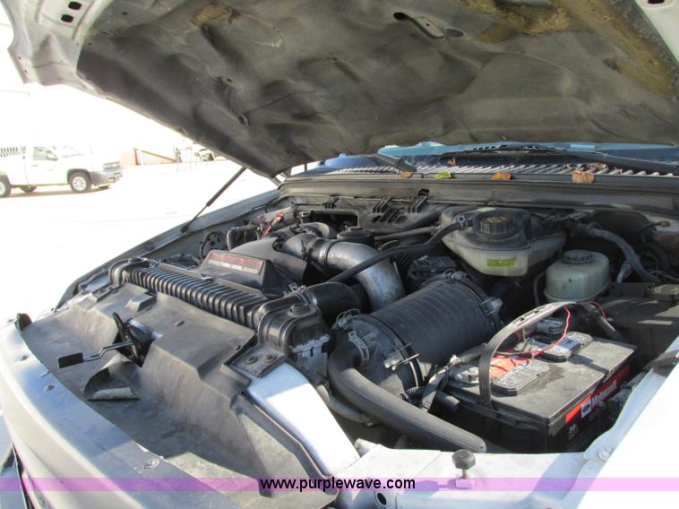 image for item J8747 2003 Ford F550 Super Duty XL bucket truck