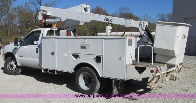 image for item J8748 2003 Ford F450 Super Duty XL bucket truck