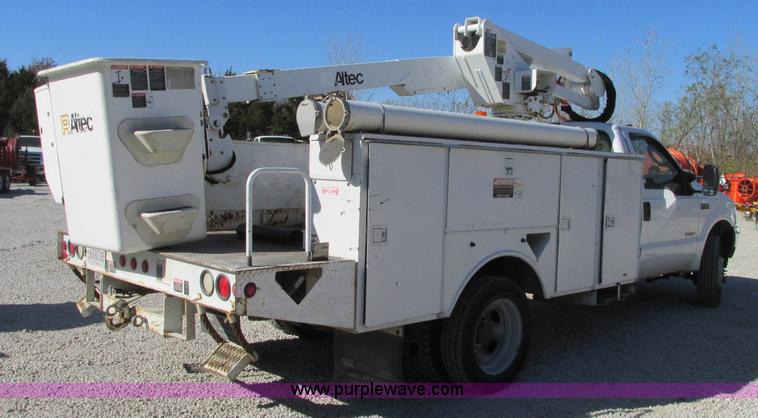 image for item J8748 2003 Ford F450 Super Duty XL bucket truck