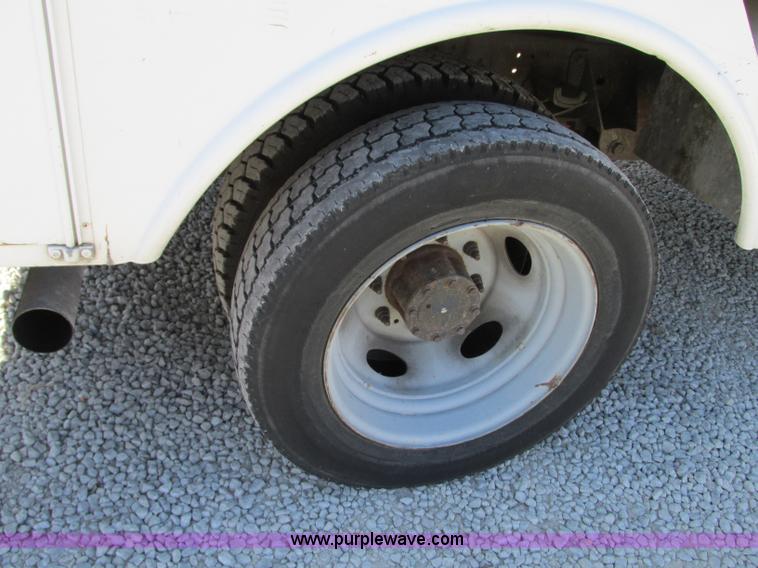 image for item J8748 2003 Ford F450 Super Duty XL bucket truck