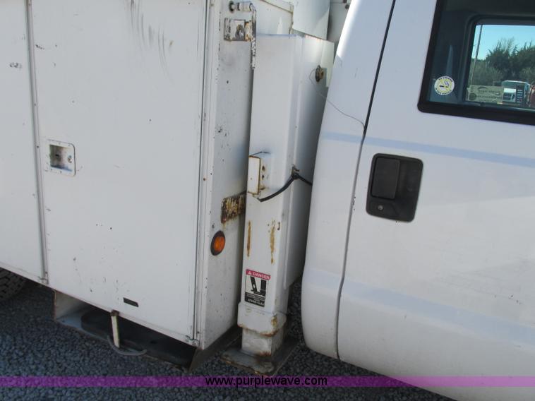 image for item J8748 2003 Ford F450 Super Duty XL bucket truck