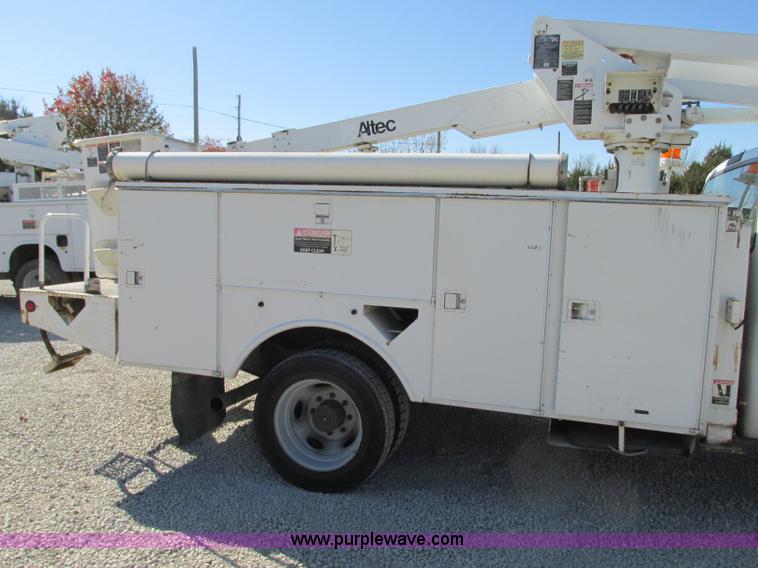 image for item J8748 2003 Ford F450 Super Duty XL bucket truck