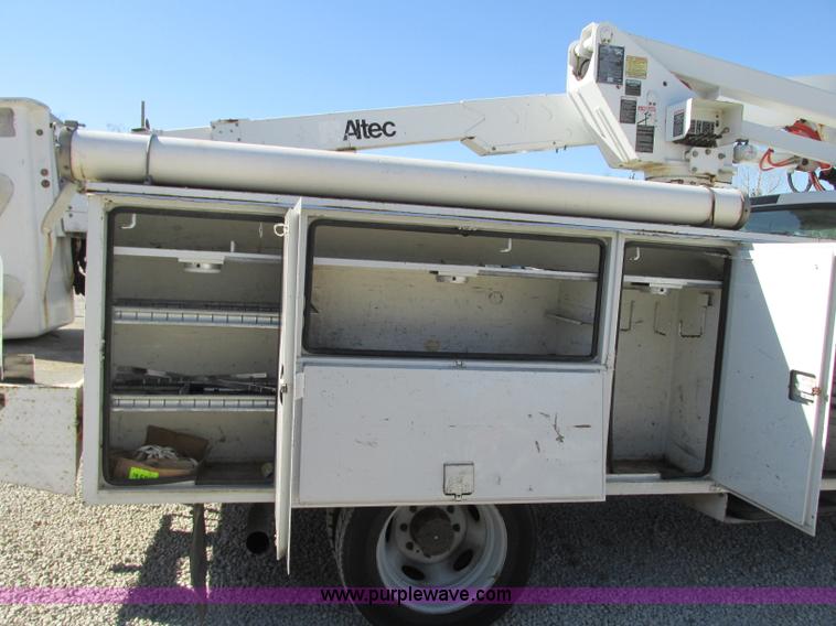 image for item J8748 2003 Ford F450 Super Duty XL bucket truck