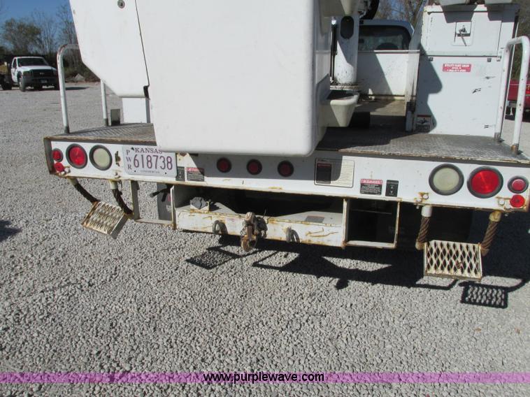image for item J8748 2003 Ford F450 Super Duty XL bucket truck
