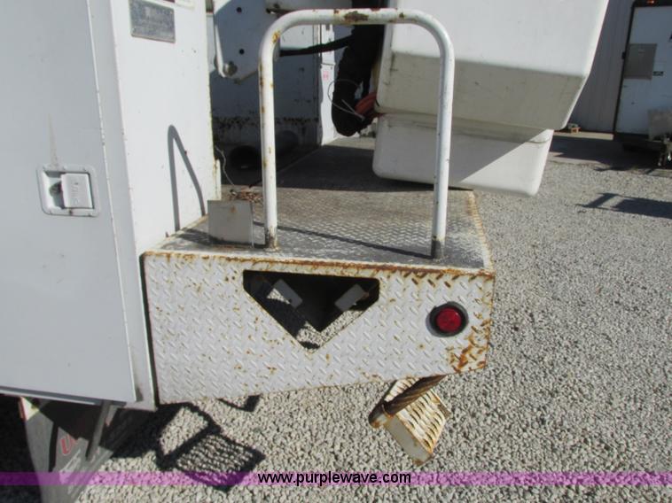 image for item J8748 2003 Ford F450 Super Duty XL bucket truck