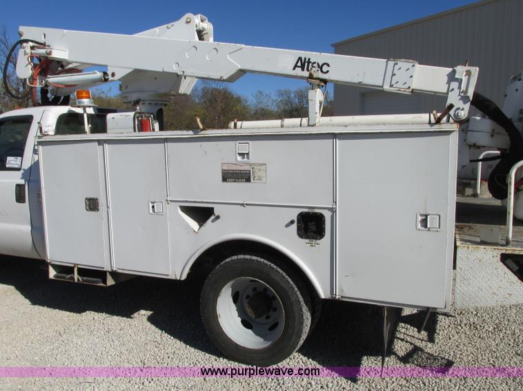 image for item J8748 2003 Ford F450 Super Duty XL bucket truck