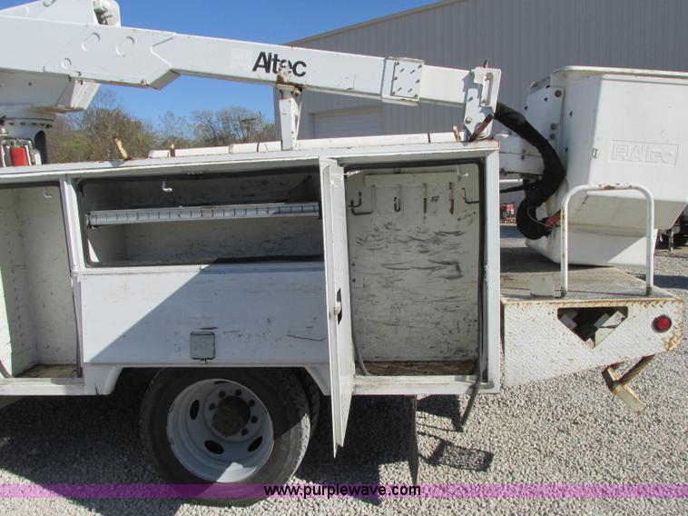 image for item J8748 2003 Ford F450 Super Duty XL bucket truck