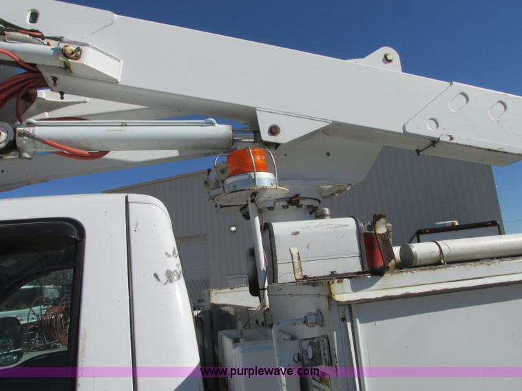 image for item J8748 2003 Ford F450 Super Duty XL bucket truck